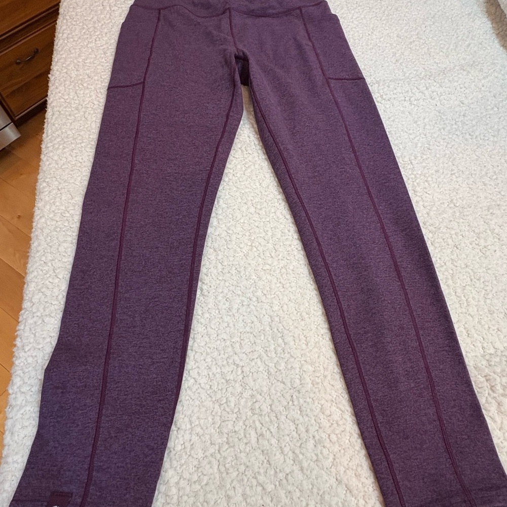Oiselle Plum Leggings with side pockets | SIZE 4 | Moisture Wicking Fabric